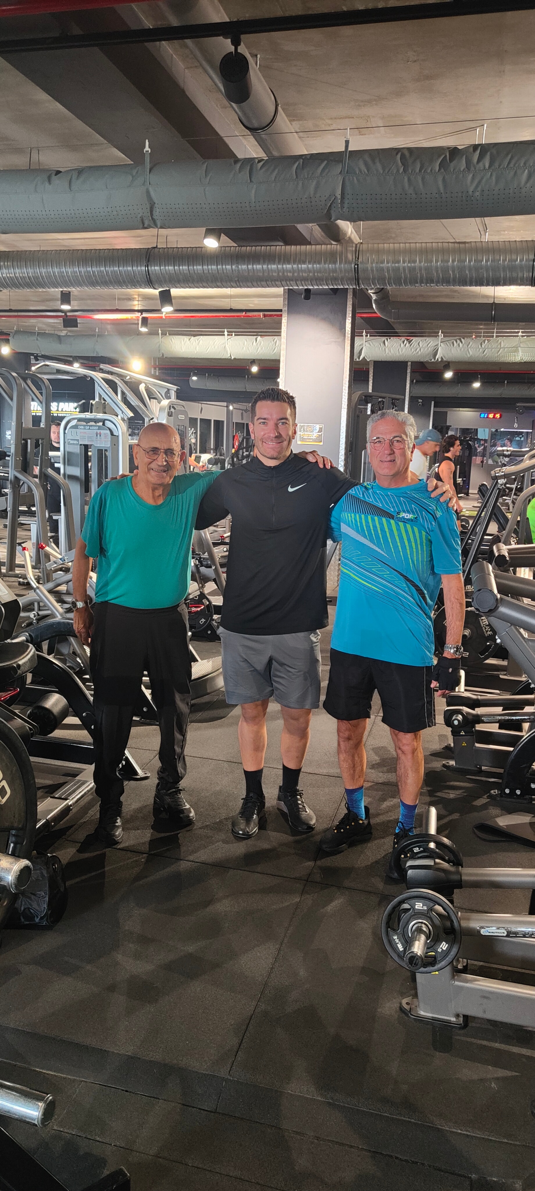 Marsaleix Romain avec deux clients en salle de sport